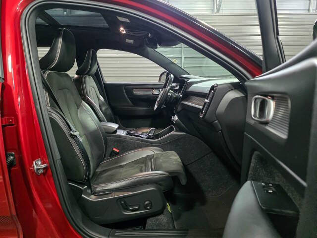 2020 Volvo XC40 T4 R-Design