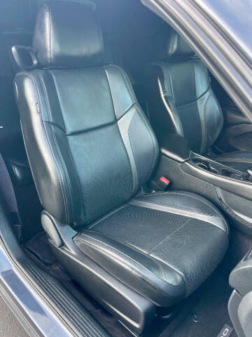 2017 Dodge Challenger SXT Plus