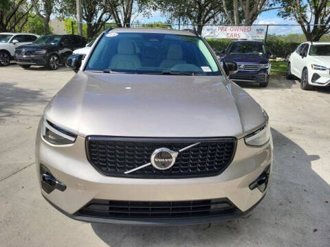 2024 Volvo XC40 B5 Ultimate Dark Theme