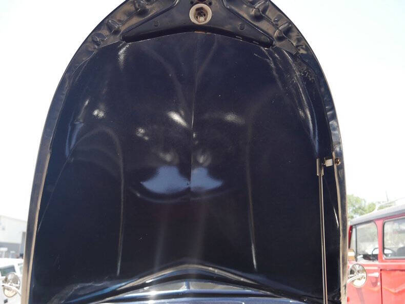 1937 Ford Deluxe