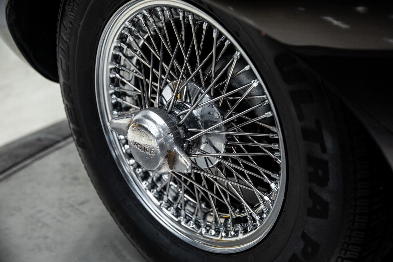 1969 Jaguar XK-Series 38