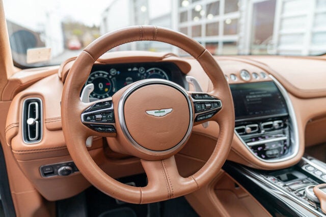 2021 Aston Martin DBX 10