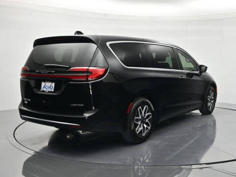 2027 Chrysler Pacifica Limited