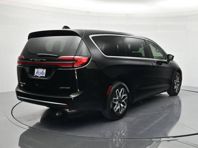 2027 Chrysler Pacifica Limited