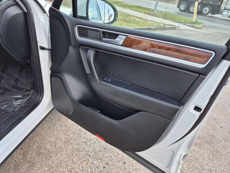 2014 Volkswagen Touareg TDI Lux