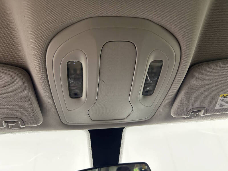 2021 Chrysler Voyager L