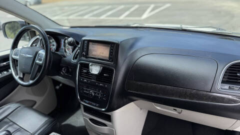 2013 Chrysler Town and Country Touring