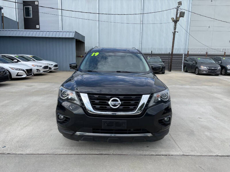 2019 Nissan Pathfinder SL photo 2