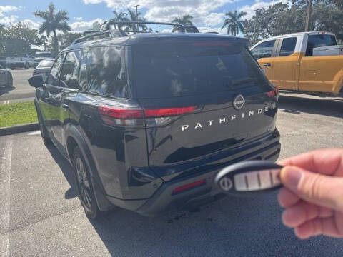 2022 Nissan Pathfinder SV