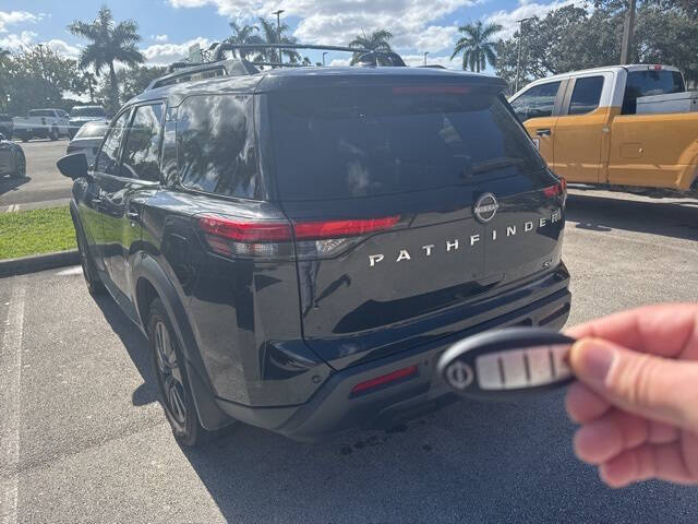 2022 Nissan Pathfinder SV