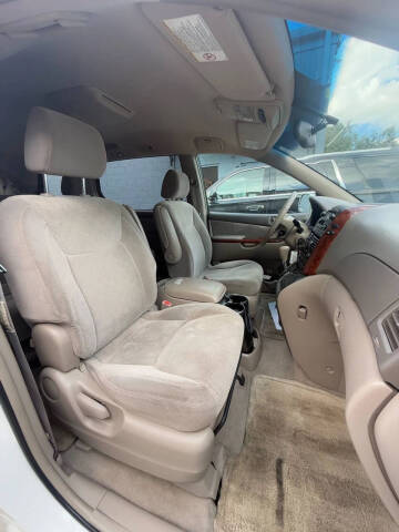 2004 Toyota Sienna XLE Limited 7 Passenger