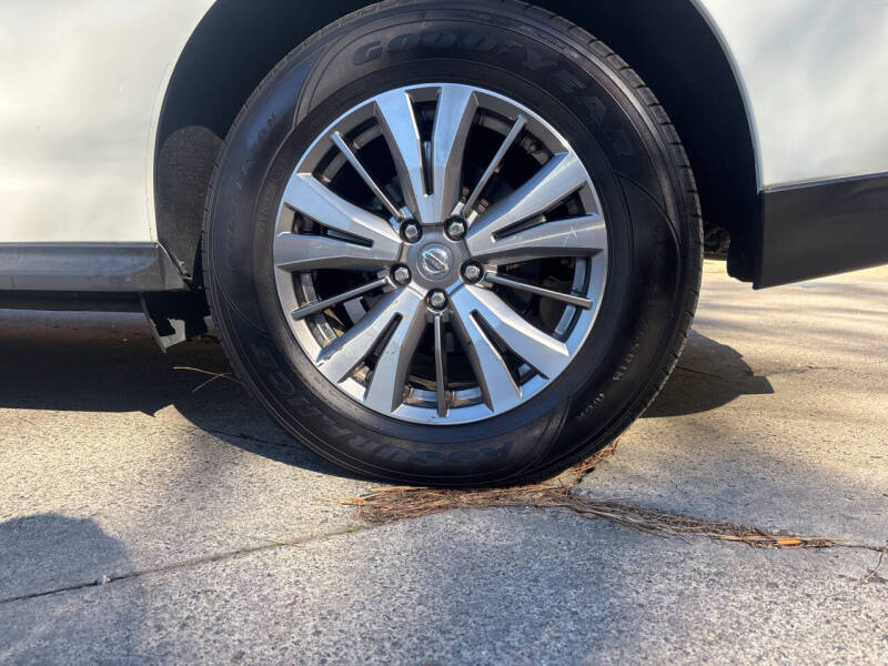 2020 Nissan Pathfinder SL