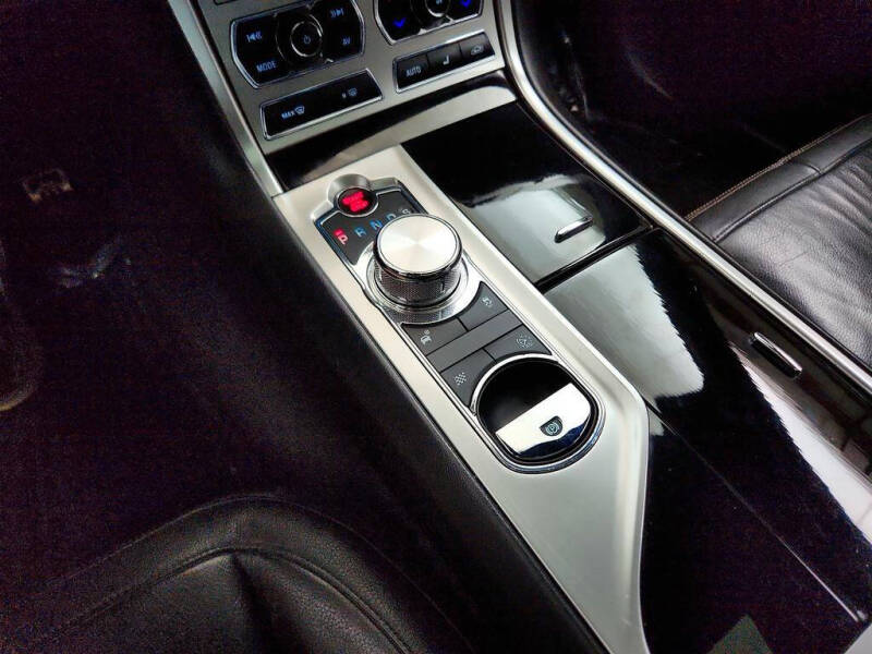 2015 Jaguar XF 3.0 Sport