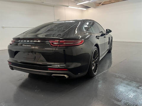 2018 Porsche Panamera 4