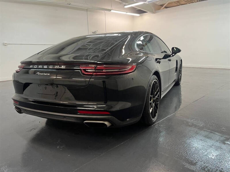 2018 Porsche Panamera 4