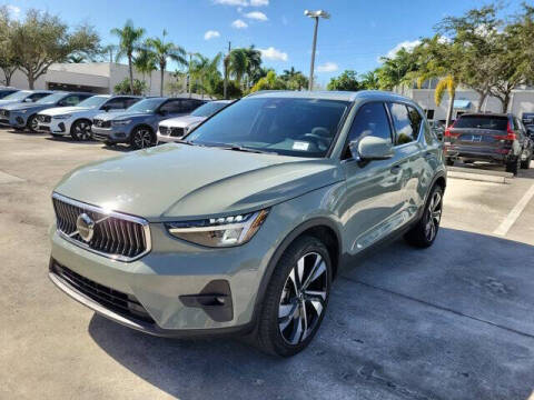 2023 Volvo XC40 B5 Plus Bright Theme