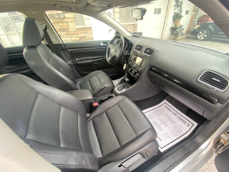 2011 Volkswagen Jetta SportWagen SE photo 12