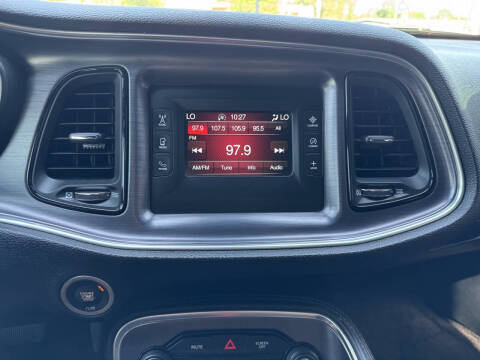 2017 Dodge Challenger SXT Plus