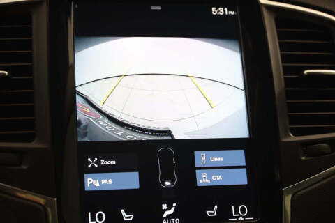 2022 Volvo XC90 T6 Momentum 7-Passenger