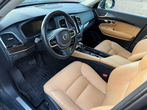 2016 Volvo XC90 T6 Momentum