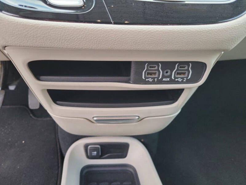 2024 Chrysler Pacifica Plug-In Hybrid Select