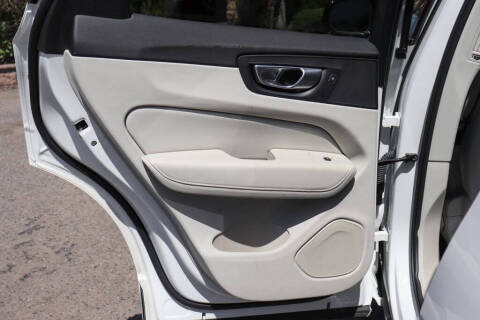 2024 Volvo XC60 B5 Core Dark Theme