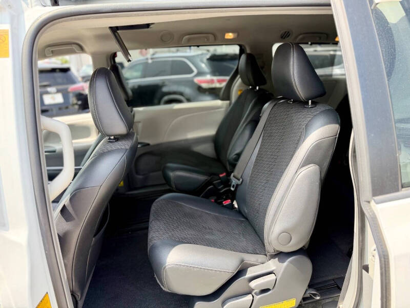 2014 Toyota Sienna SE 8-Passenger