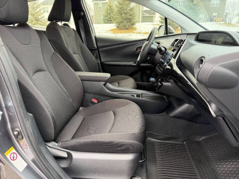 2022 Toyota Prius LE