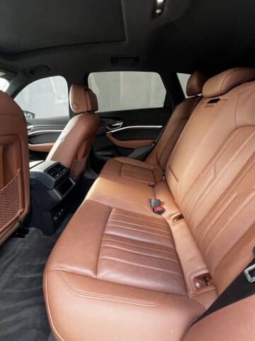 2019 Audi e-tron quattro Premium Plus