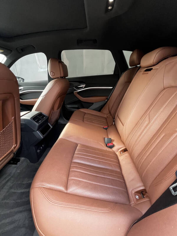 2019 Audi e-tron quattro Premium Plus