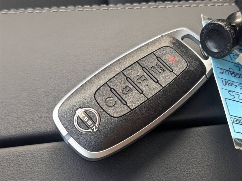 2025 Nissan Rogue SL