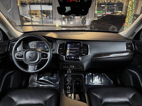 2018 Volvo XC90 T6 Momentum