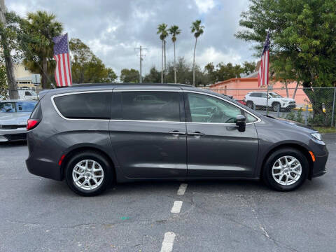 2022 Chrysler Pacifica Touring L