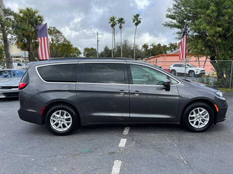 2022 Chrysler Pacifica Touring L