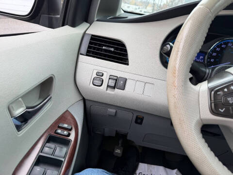 2013 Toyota Sienna XLE 7-Passenger