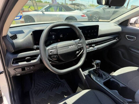 2025 Kia K4 LX