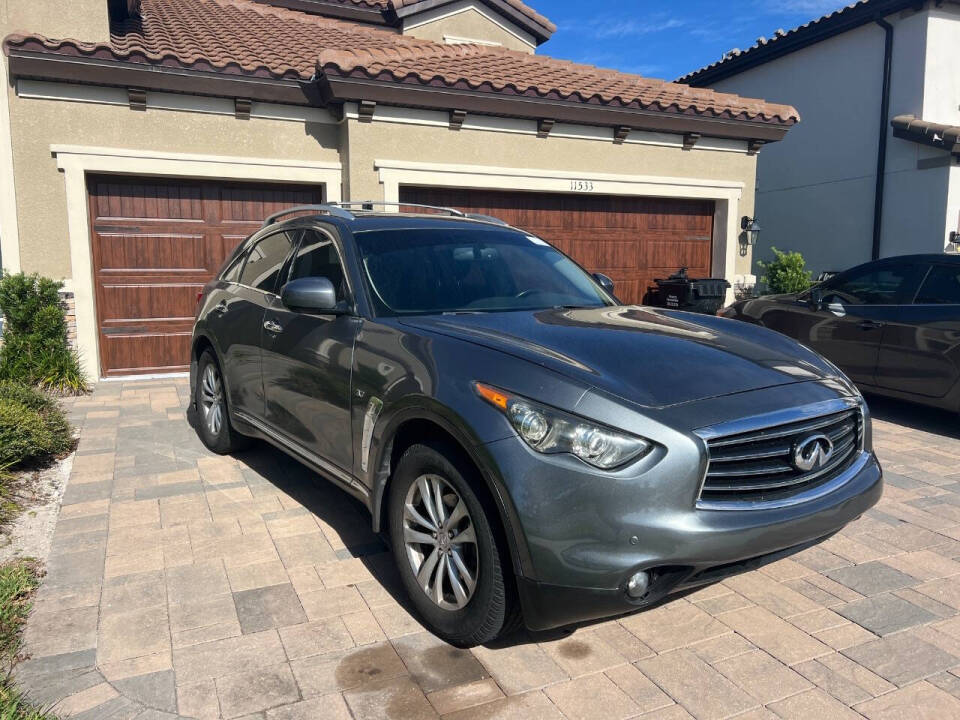 2016 INFINITI QX70 Base photo 2