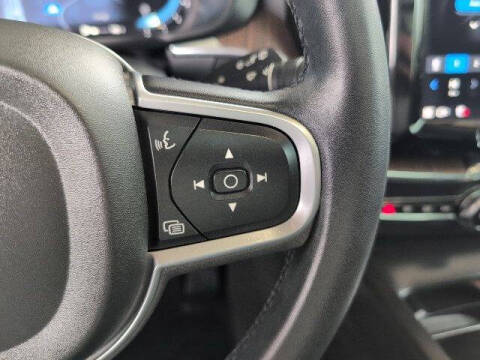 2022 Volvo XC60 B5 Momentum