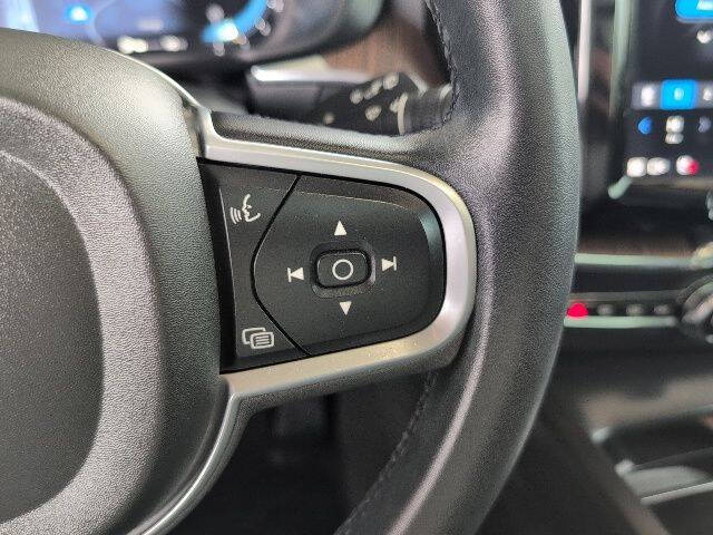 2022 Volvo XC60 B5 Momentum