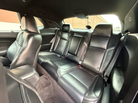 2016 Dodge Challenger SXT Plus