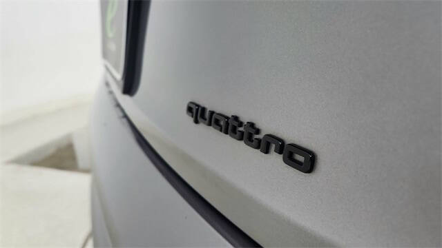 2022 Audi e-tron quattro Premium Plus