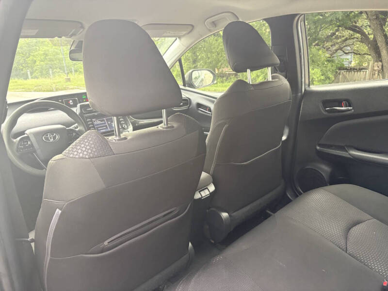 2021 Toyota Prius LE