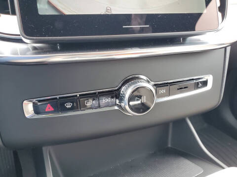 2025 Volvo XC90 B6 Core Bright Theme