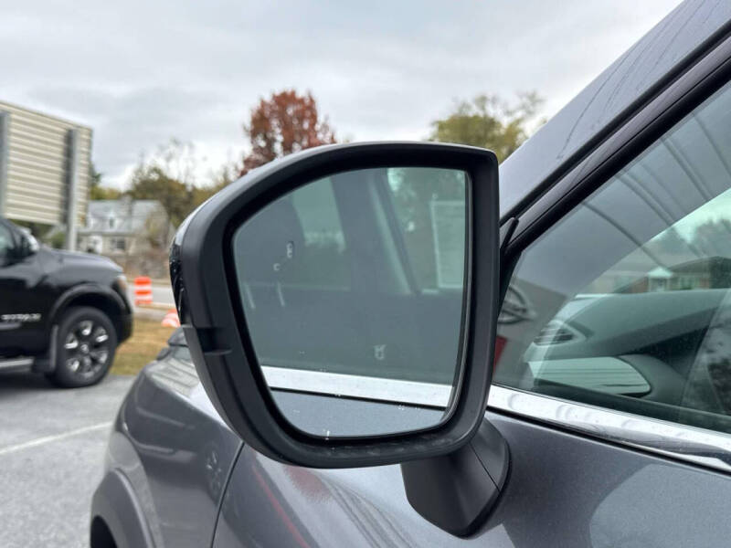 2025 Nissan Pathfinder S