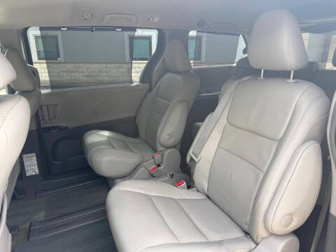 2017 Toyota Sienna XLE 8-Passenger