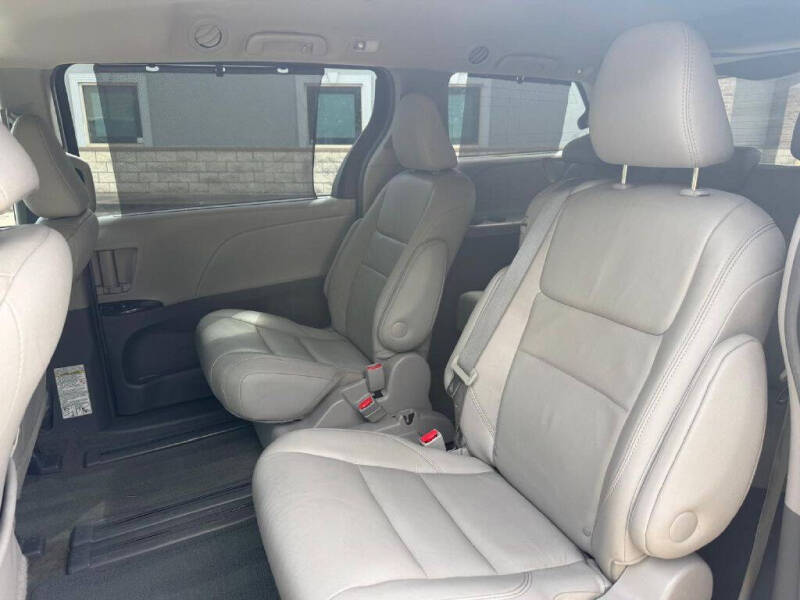2017 Toyota Sienna XLE 8-Passenger