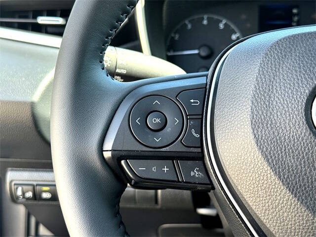 2025 Toyota Corolla Hatchback SE