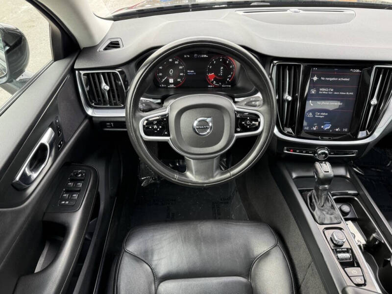 2020 Volvo S60 T5 Momentum