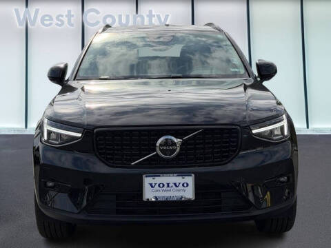 2025 Volvo XC40 B5 Plus Dark Theme