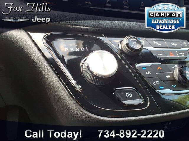 2026 Chrysler Pacifica Select